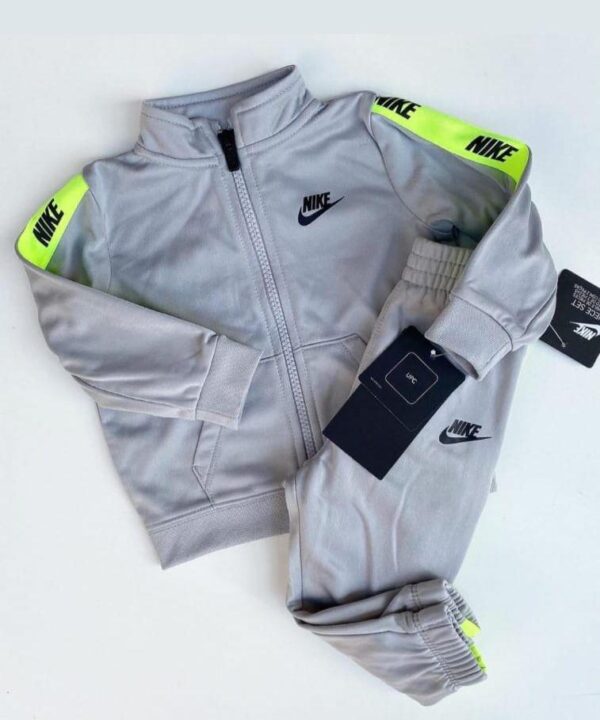 NIKE